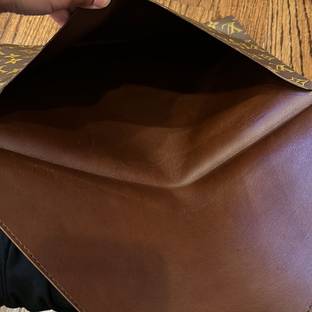*SOLD*  Louis Vuitton Vintage Envelope Document or IPad Holder - Picture 9 of 16